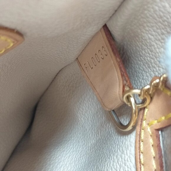 Authentic Louis Vuitton Bucket PM Monogram Tote Bag w/ Pouch - Picture 16 of 16